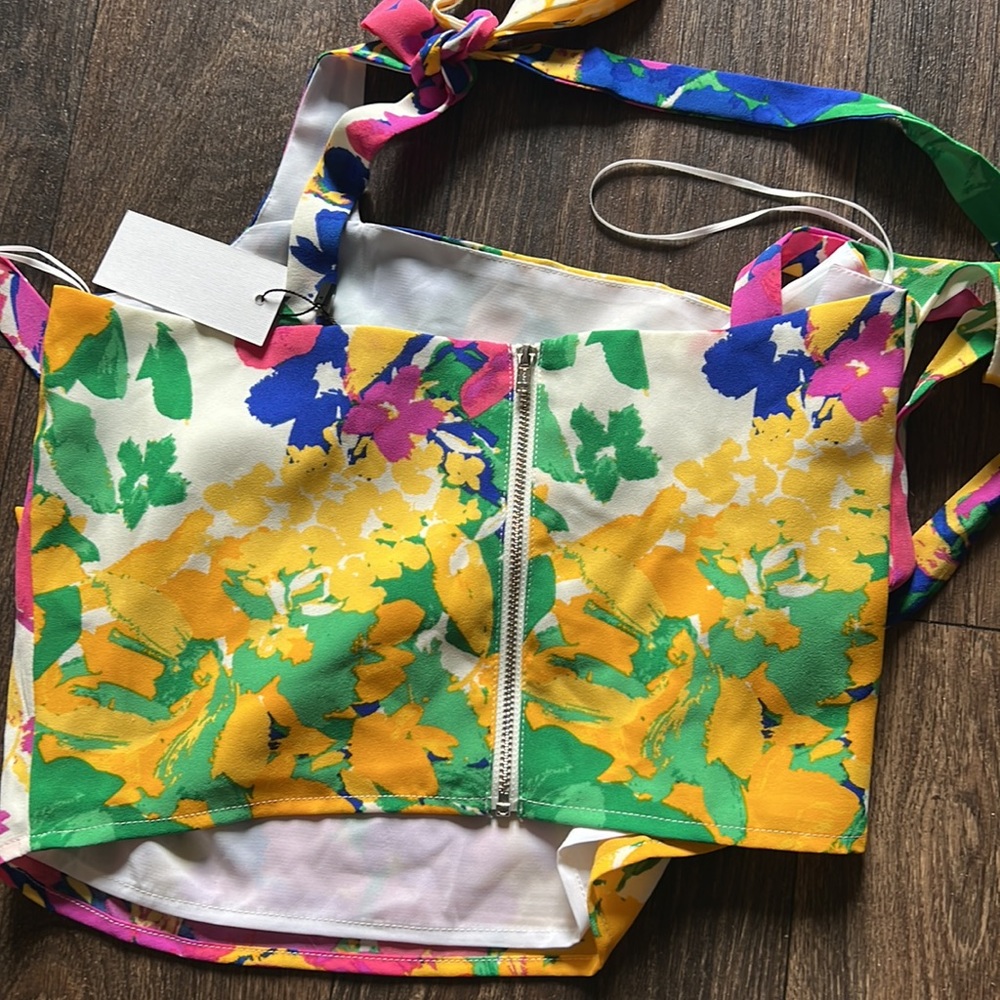Floral Top - Picture 2 of 4